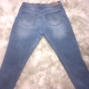 Women’s Levi jeans